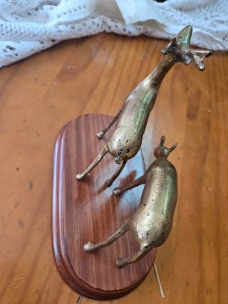 Figuras de ciervos en bronce parejas