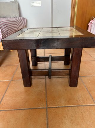 Tavolo da centro in legno massello con piastrelle