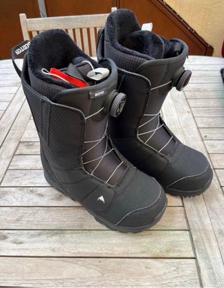 Lote snowboard Burton ( la de la izquierda )