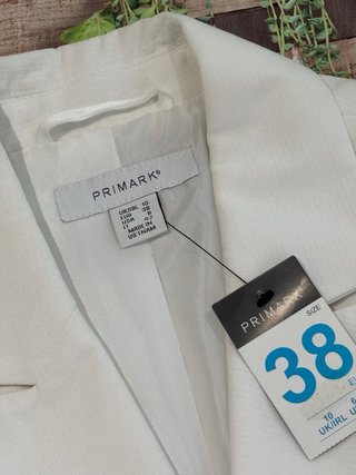 Blazer blanca botón joya de Primark talla 38