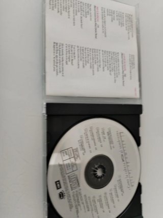 ULTIMO DE LA FILA, Como la cabeza al sombrero, CD
