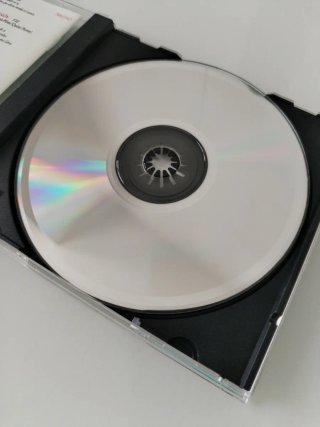 ULTIMO DE LA FILA, Como la cabeza al sombrero, CD