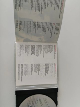 ULTIMO DE LA FILA, Como la cabeza al sombrero, CD