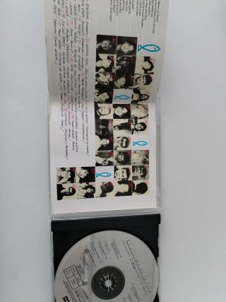ULTIMO DE LA FILA, Como la cabeza al sombrero, CD