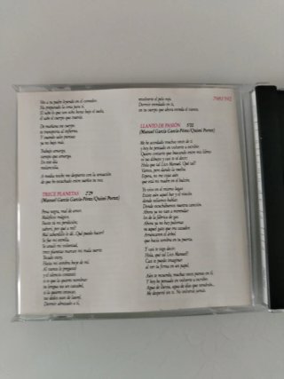 ULTIMO DE LA FILA, Como la cabeza al sombrero, CD