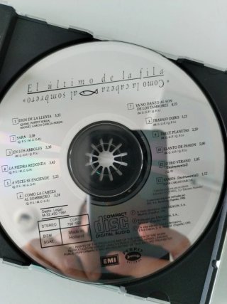 ULTIMO DE LA FILA, Como la cabeza al sombrero, CD