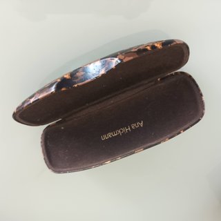 ANA HICKMAN Caja y Funda de gafas