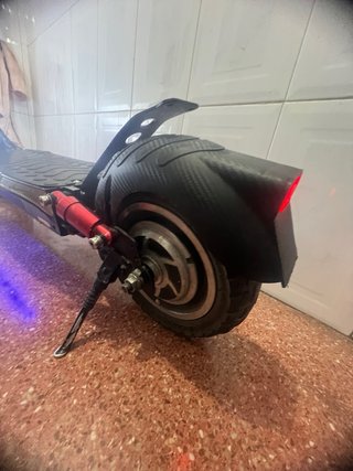 Patinete eléctrico con luces LED
