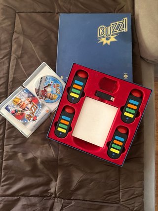 Buzz! PlayStation 3 con mandos