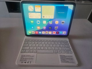 iPad 10ª Gen Plata caja original,teclado y funda.