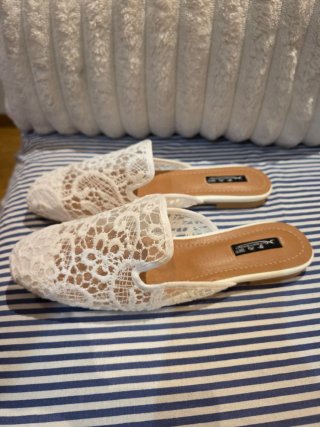 Sandalias blancas de encaje