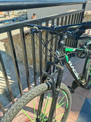 Bicicleta Racer Negra y Verde