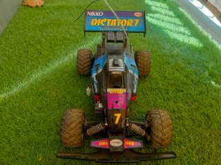 COCHE RADIO CONTROL NIKKO DICTATOR 7. SIN BATERÍA