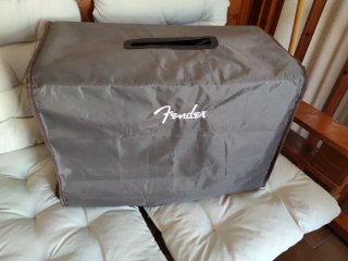 Amplificador Fender Acoustic 100 mas funda fender