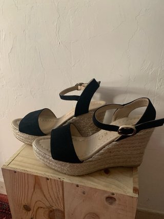 Sandalias cuña Mascaró negras