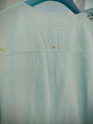 Vestido camisero verde menta , hecho en Alemania.