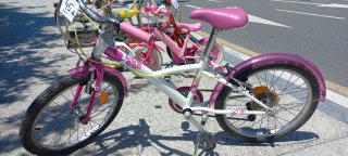 Bicicleta infantil Btwin morada y blanca