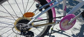 Bicicleta infantil Btwin morada y blanca