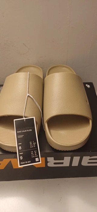 Chanclas Nike Beige
