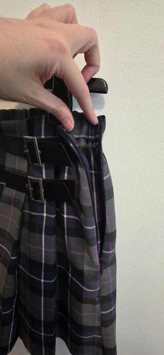 Falda de Cuadros Gris y Morado con Hebillas - 44
