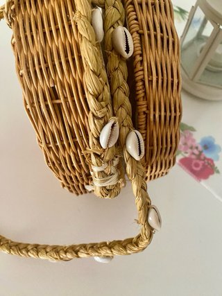 Bolso ZARA  mimbre con conchas
