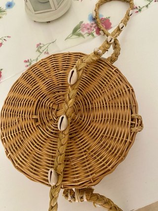 Bolso ZARA  mimbre con conchas