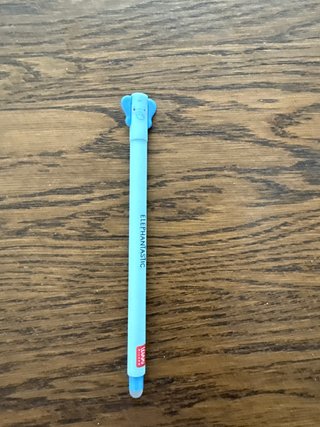 Caneta azul com tema de elefante