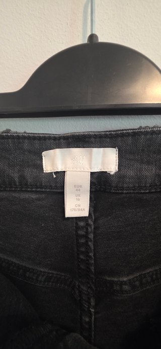 Shorts Vaqueros Gris Desgastado H&M Talla 44