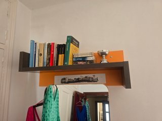Cama mesa naranja y gris
