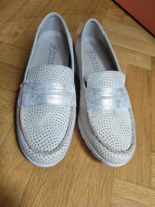 Mocasines beige y dorados