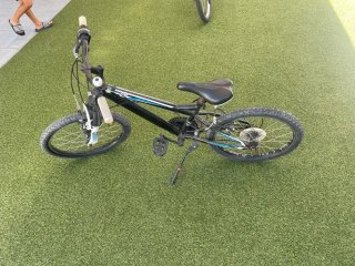 Bicicleta infantil negra 20 pulgadas
