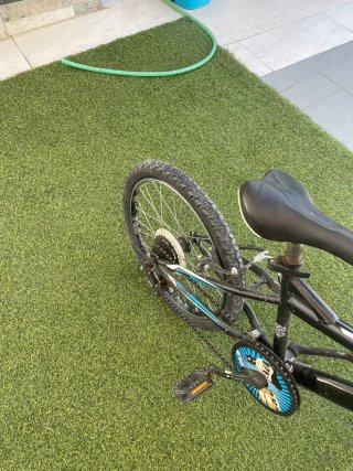 Bicicleta infantil negra 20 pulgadas