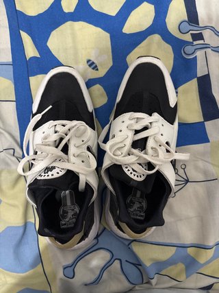 Zapatillas Nike Negras y Blancas