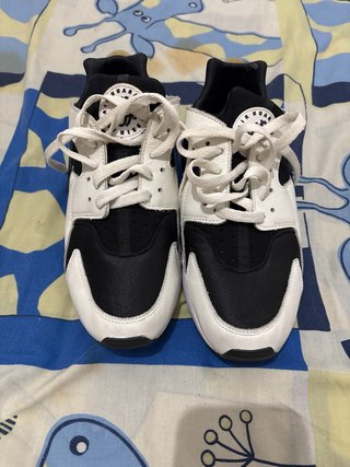 Zapatillas Nike Negras y Blancas