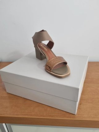 Sandalias Bruno Premi Beige y Dorado