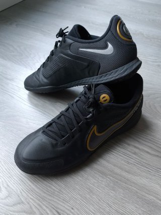 Zapatillas Nike Tiempo Negras y Doradas