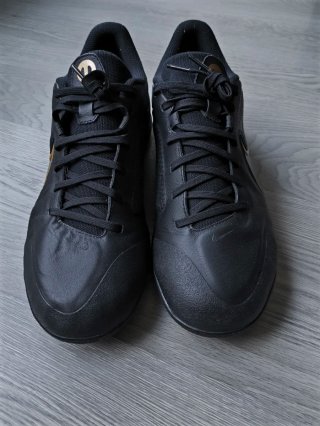 Zapatillas Nike Tiempo Negras y Doradas