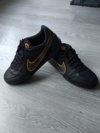 Zapatillas Nike Tiempo Negras y Doradas