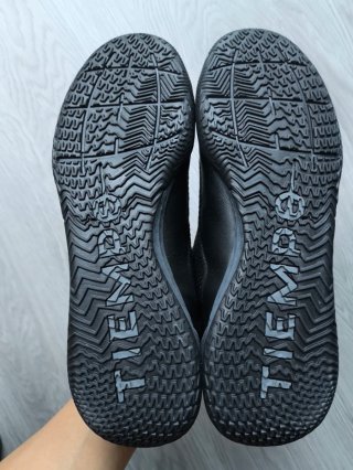 Zapatillas Nike Tiempo Negras y Doradas