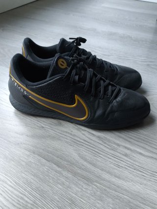 Zapatillas Nike Tiempo Negras y Doradas
