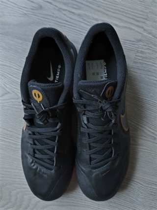 Zapatillas Nike Tiempo Negras y Doradas