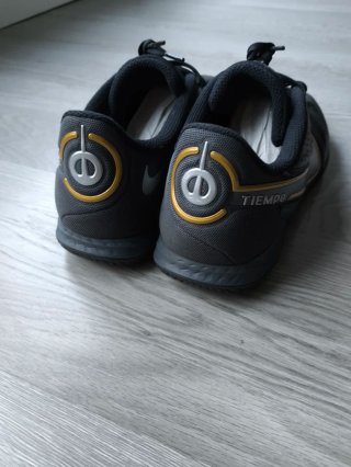 Zapatillas Nike Tiempo Negras y Doradas