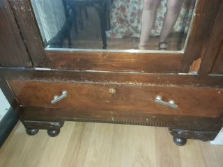 Armario antiguo de madera