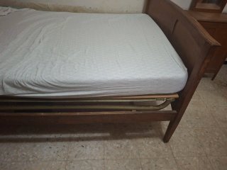 Cama antigua madera nogal modernista