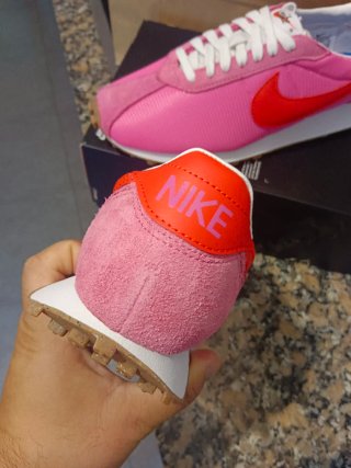 Zapatillas Nike Rosas y Rojas