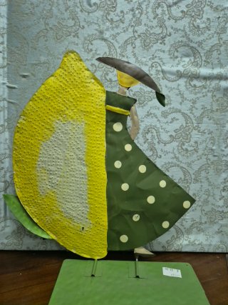 Figura Mujer con Limón 30 cm.