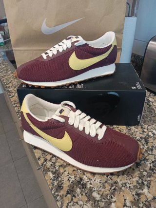 Zapatillas Nike Morado y Amarillo