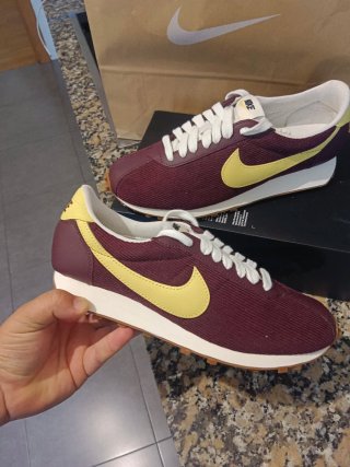 Zapatillas Nike Morado y Amarillo