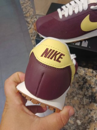 Zapatillas Nike Morado y Amarillo