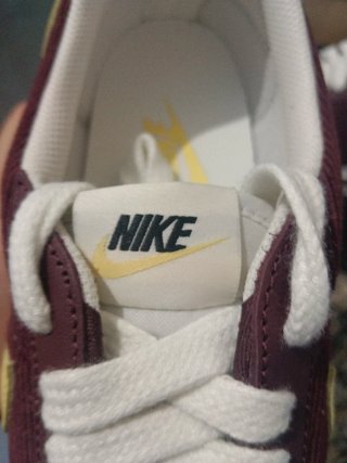 Zapatillas Nike Morado y Amarillo